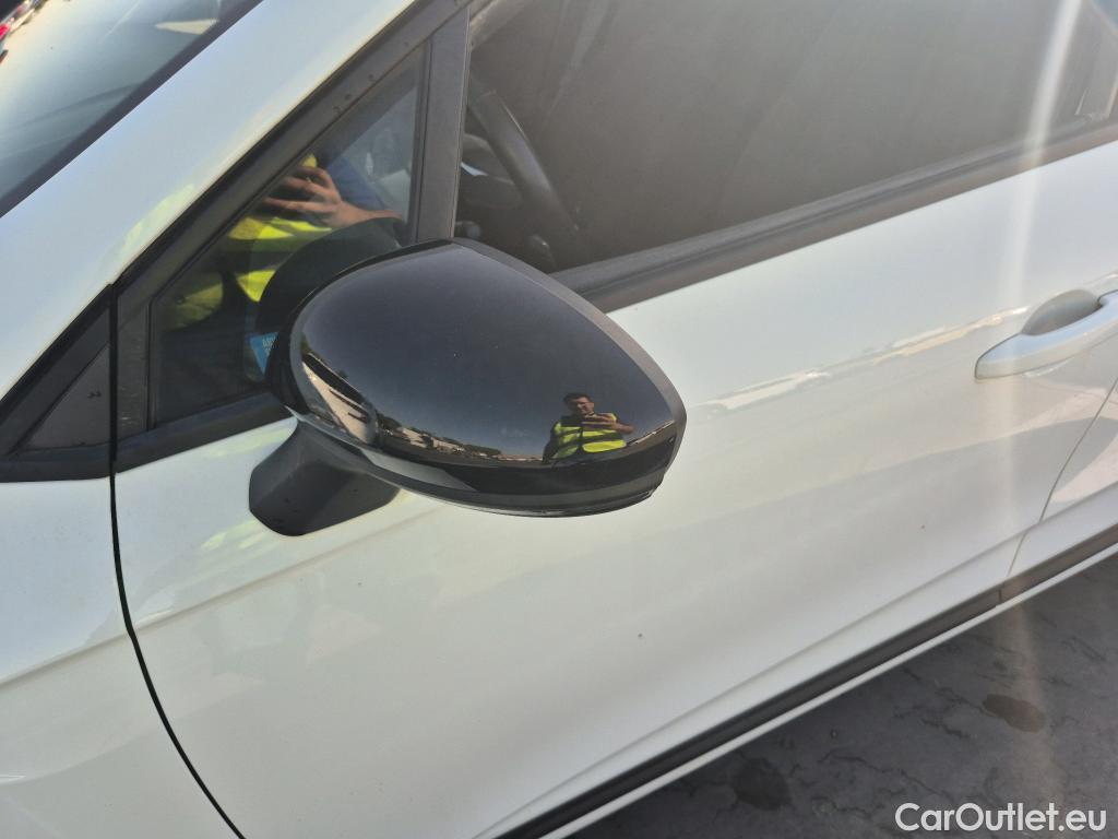  Renault  Clio RENAULT  / 2019 / 5P / berlina con portón Intens TCe 67 kW (91CV) #31