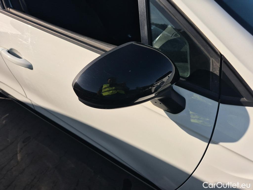  Renault  Clio RENAULT  / 2019 / 5P / berlina con portón Intens TCe 67 kW (91CV) #33