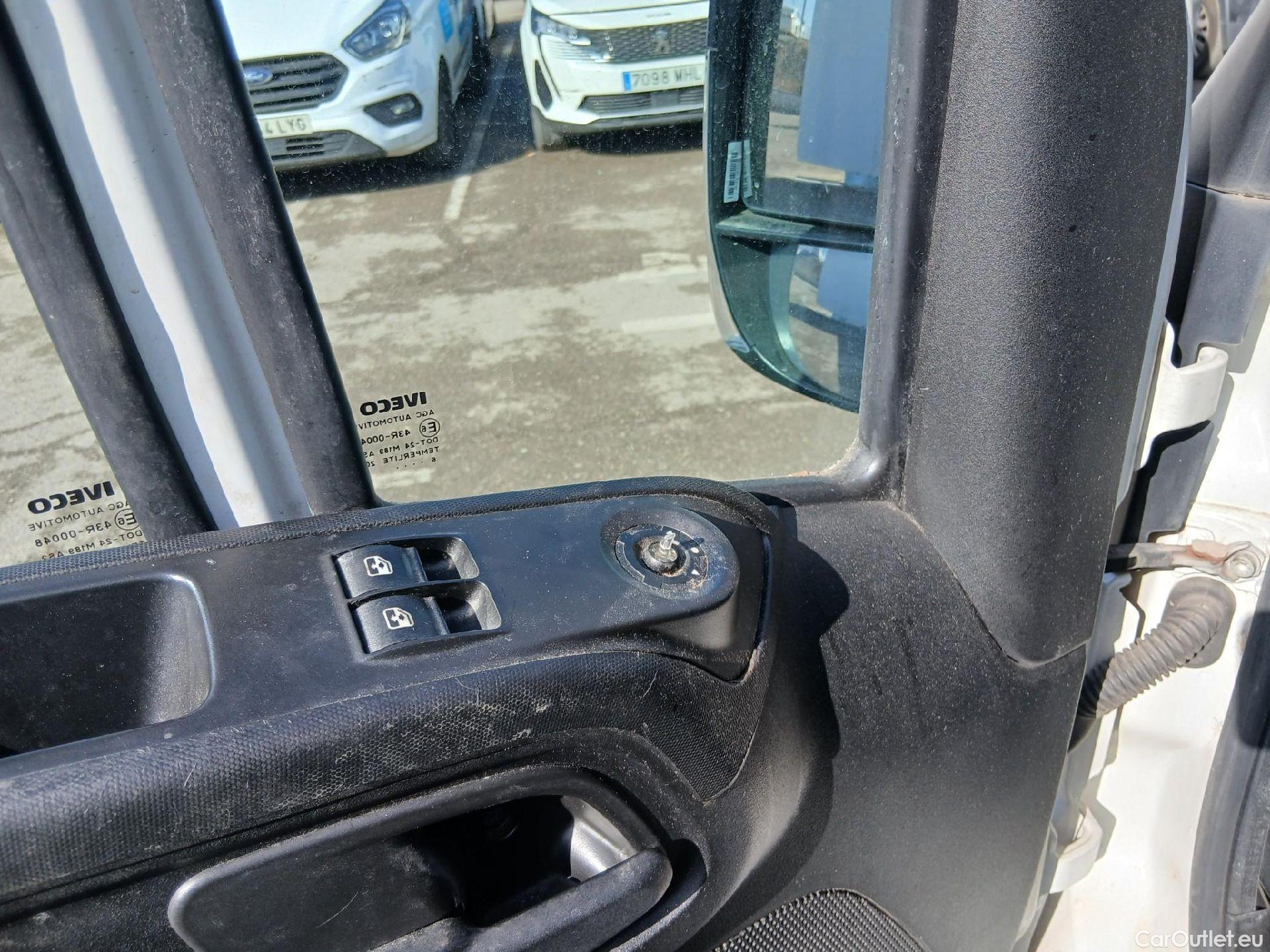 Iveco  Daily IVECO  VU 4p 5G furgón 2.3 TD 35S 14 V 3520L/H3 #60