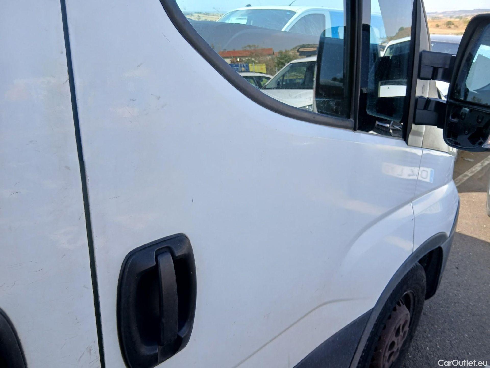  Iveco  Daily IVECO  VU 4p 5G furgón 2.3 TD 35S 14 V 3520L/H3 #41