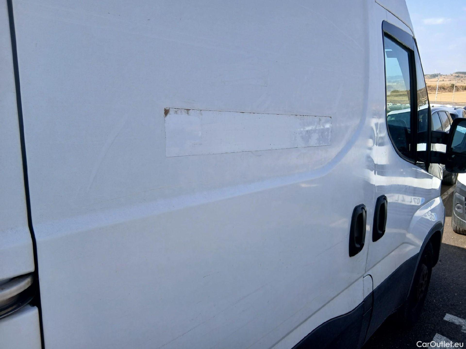  Iveco  Daily IVECO  VU 4p 5G furgón 2.3 TD 35S 14 V 3520L/H3 #37