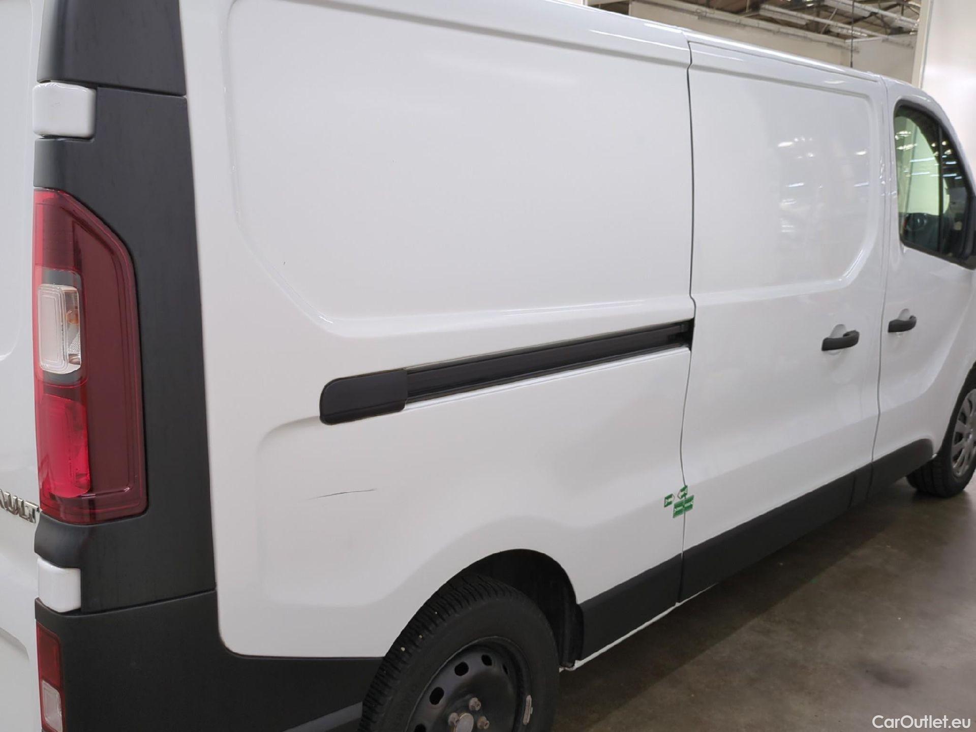  Renault  Trafic RENAULT  VU 4p Fourgon FG GCF L2H1 1300 dCi 120 #33