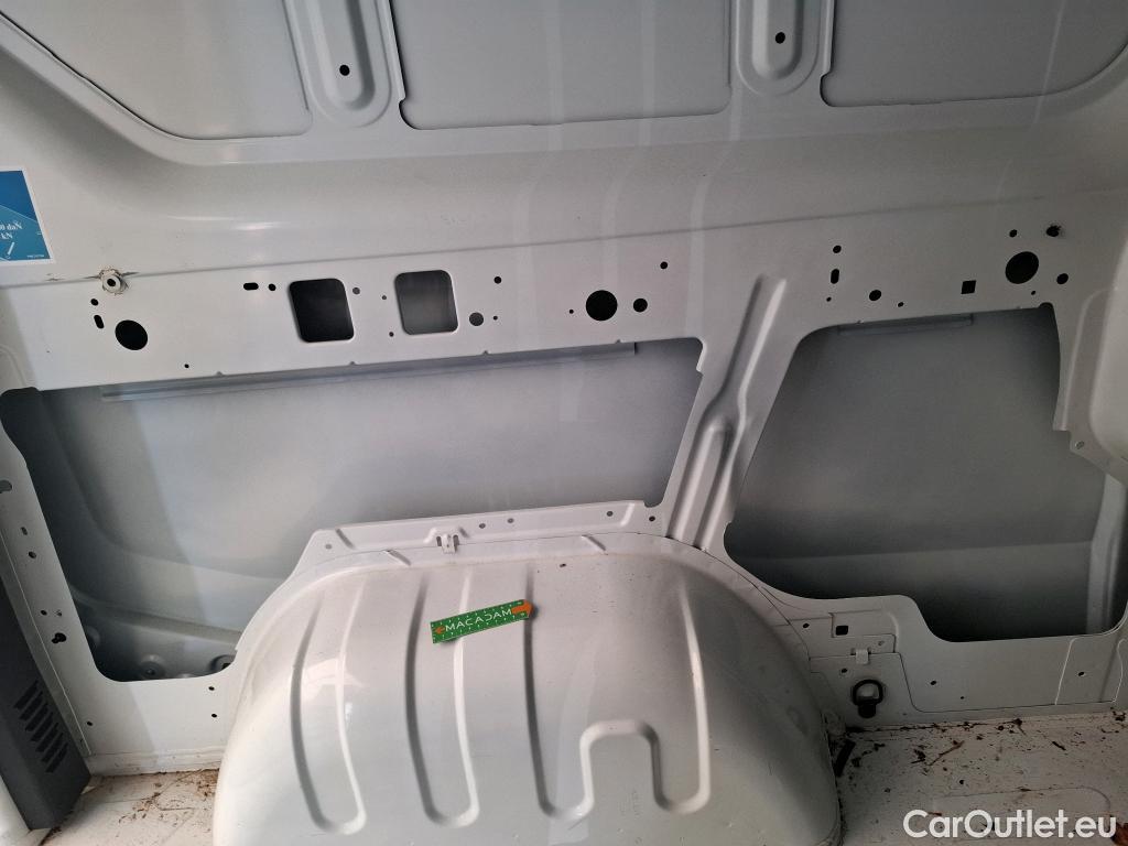  Renault  Trafic  III Fourgon L2H1 3T Confort 2.0 dCi 130CV BVM6 E6d #11