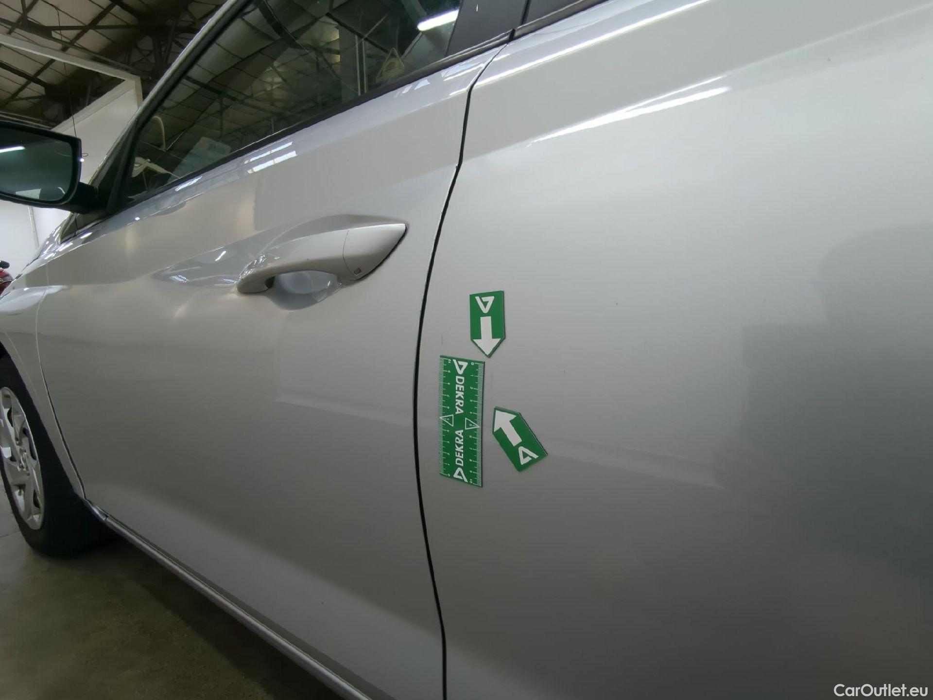  Hyundai  i20  Initia 1.2 85CV BVM5 E6d #25