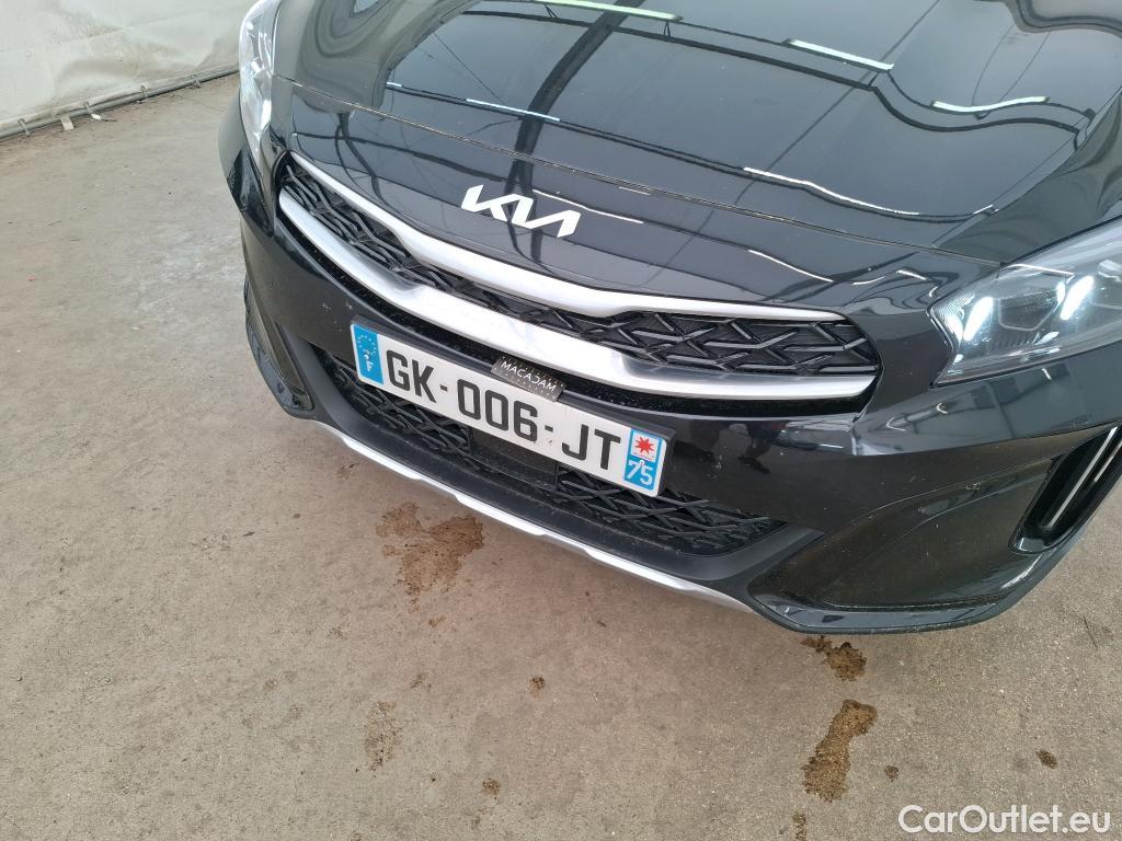  KIA  XCeed KIA  / 2022 / 5P / Crossover 1.6 GDI PHEV ACTIVE BUS DCT6 #16