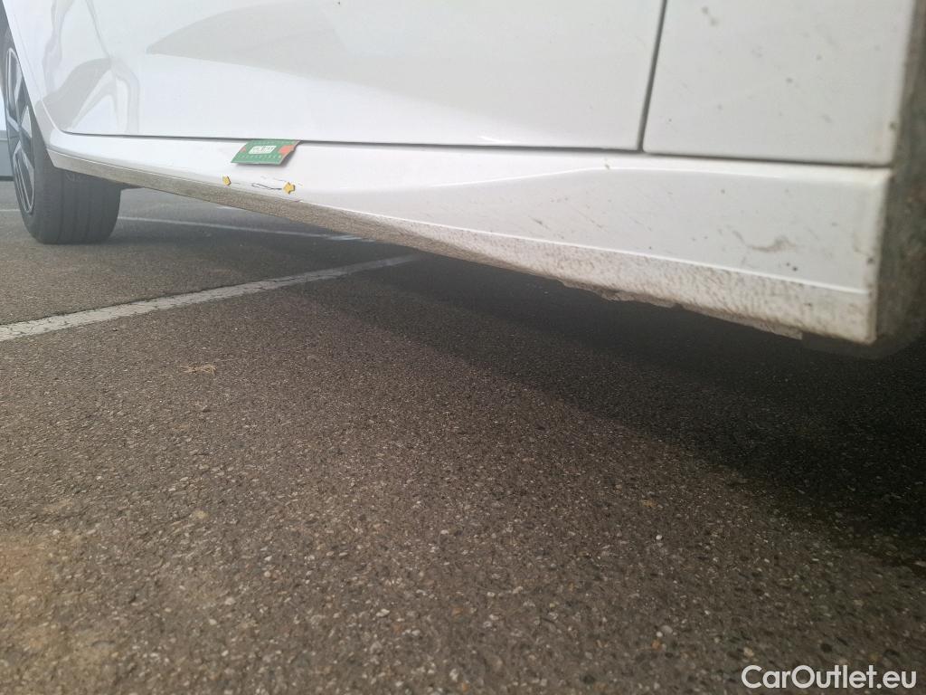  Peugeot  208 PEUGEOT  / 2023 / 5P / Berline PureTech 100 S&S Active #9