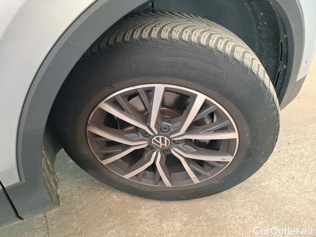  Volkswagen  Tiguan VOLKSWAGEN  / 2020 / 5P / SUV 1.5 TSI 150 DSG7 Life #21