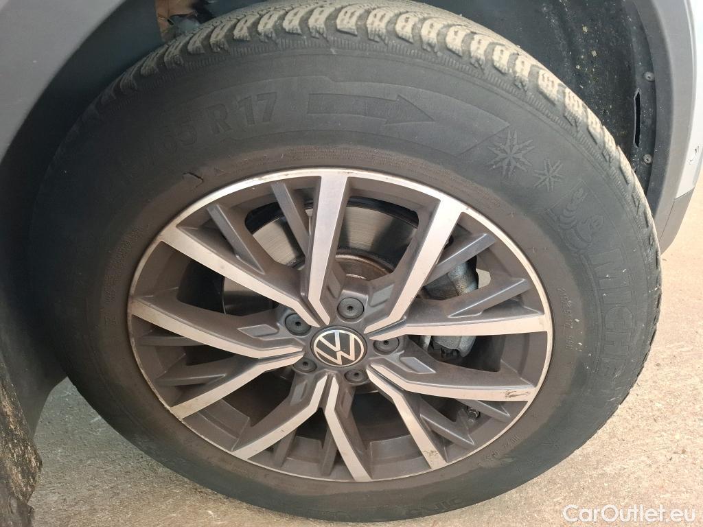  Volkswagen  Tiguan VOLKSWAGEN  / 2020 / 5P / SUV 1.5 TSI 150 DSG7 Life #22
