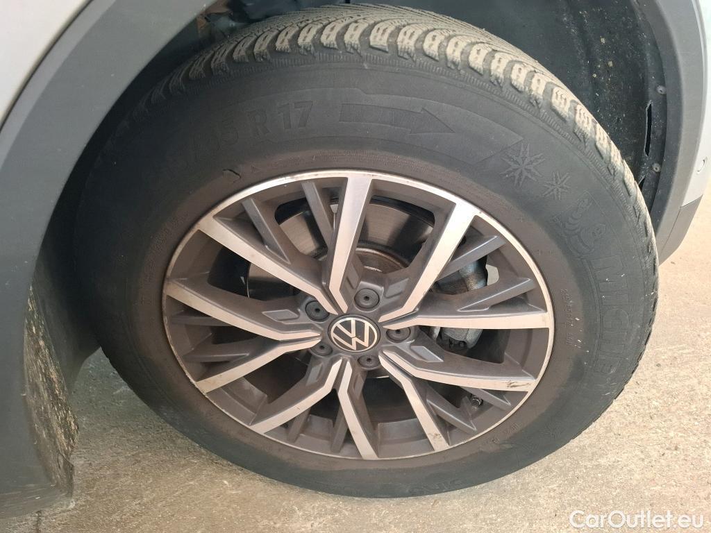  Volkswagen  Tiguan VOLKSWAGEN  / 2020 / 5P / SUV 1.5 TSI 150 DSG7 Life #27