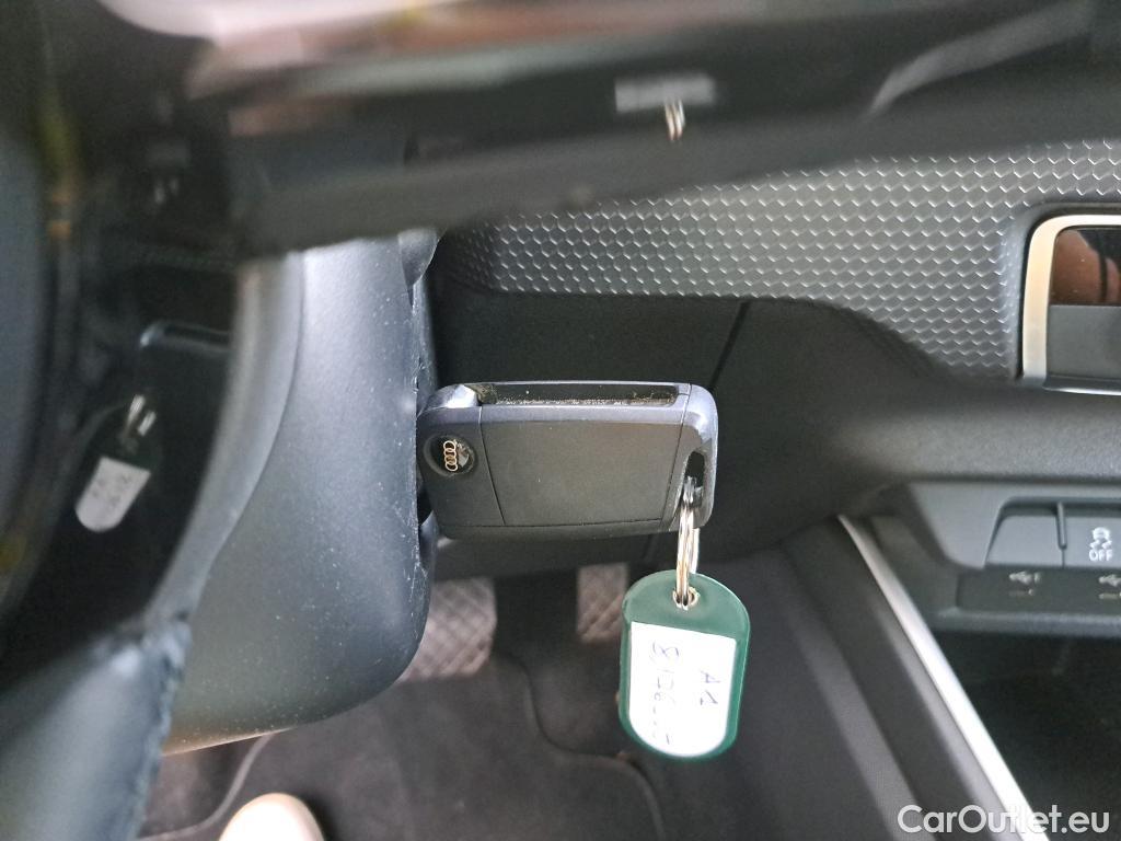 Audi  A1 Sportback AUDI A1 / 2018 / 5P / berlina con portón Sportback Adrenalin 30 TFSI 81kW S tron(SP) #1