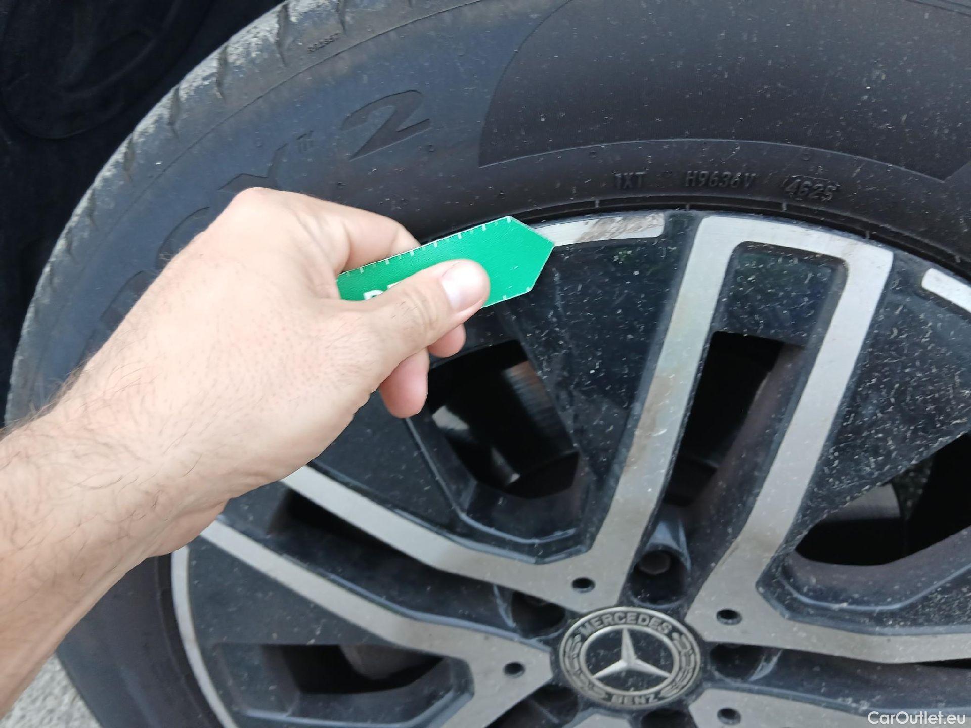  Mercedes  GLA MERCEDES-BENZ  / 2020 / 5P / todoterreno  200 D 4MATIC #5