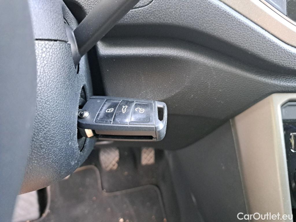  Volkswagen  T-ROC VOLKSWAGEN  / 2017 / 5P / todoterreno Advance 2.0 TDI 85kW (115CV) #2
