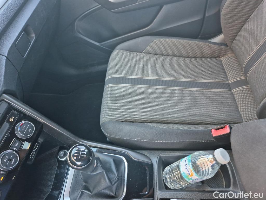  Volkswagen  T-ROC VOLKSWAGEN  / 2017 / 5P / todoterreno Advance 1.0 TSI 85kW (115CV) #12