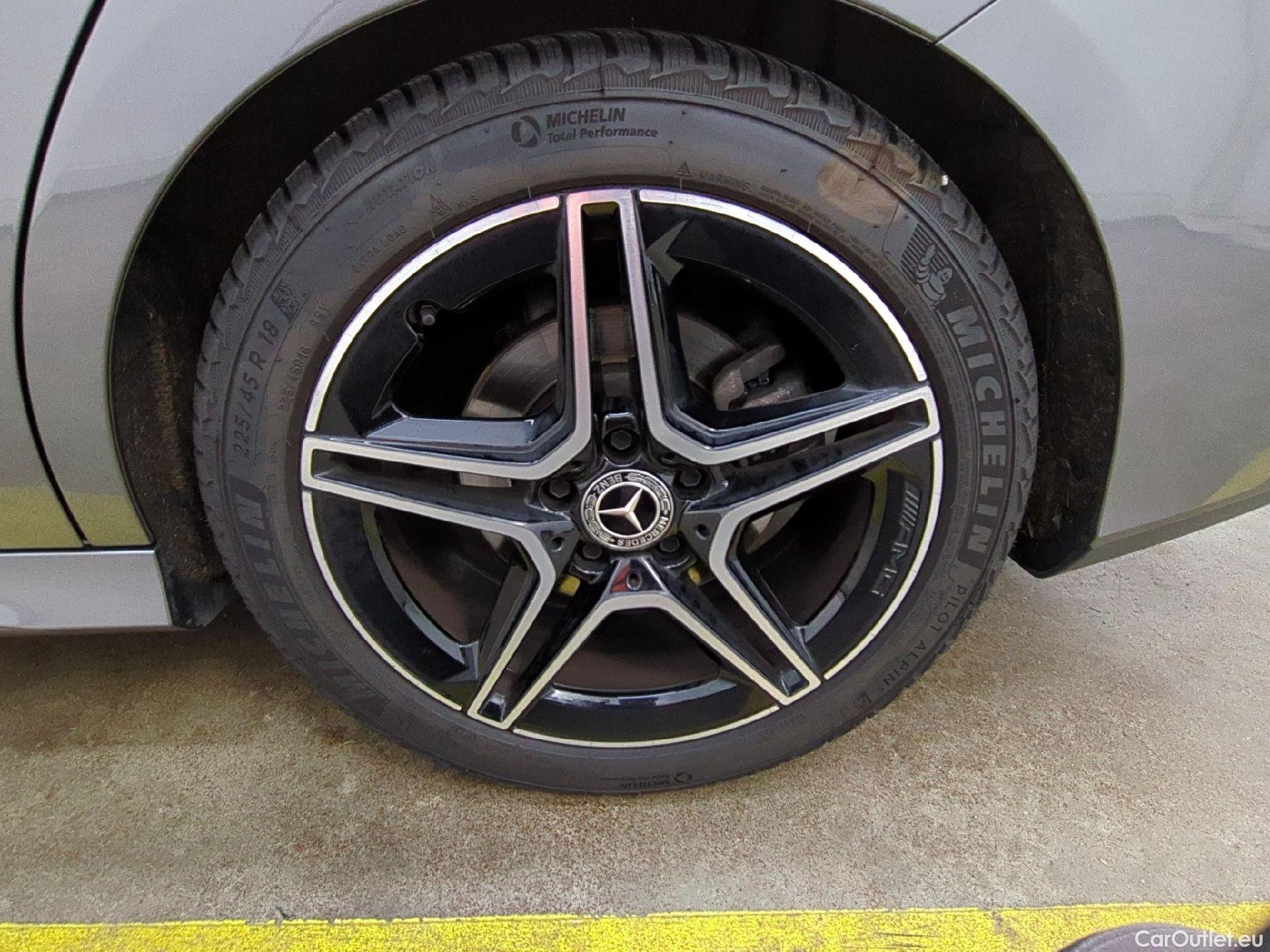  Mercedes  CLA-Klasse MERCEDES-BENZ CLA Shooting Brake / 2019 / 5P / Break CLA 200 d AMG Line BA8 #9