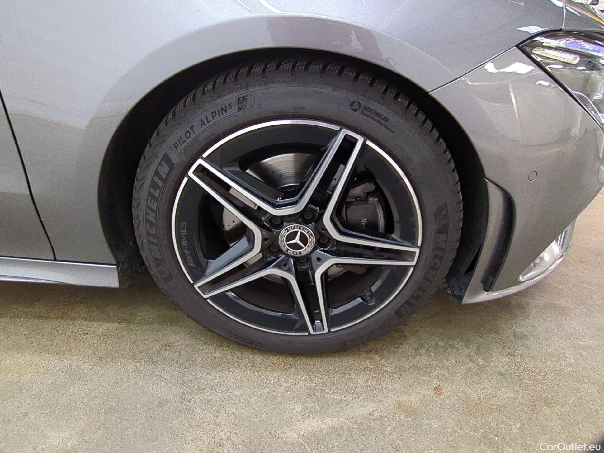  Mercedes  CLA-Klasse MERCEDES-BENZ CLA Shooting Brake / 2019 / 5P / Break CLA 200 d AMG Line BA8 #4