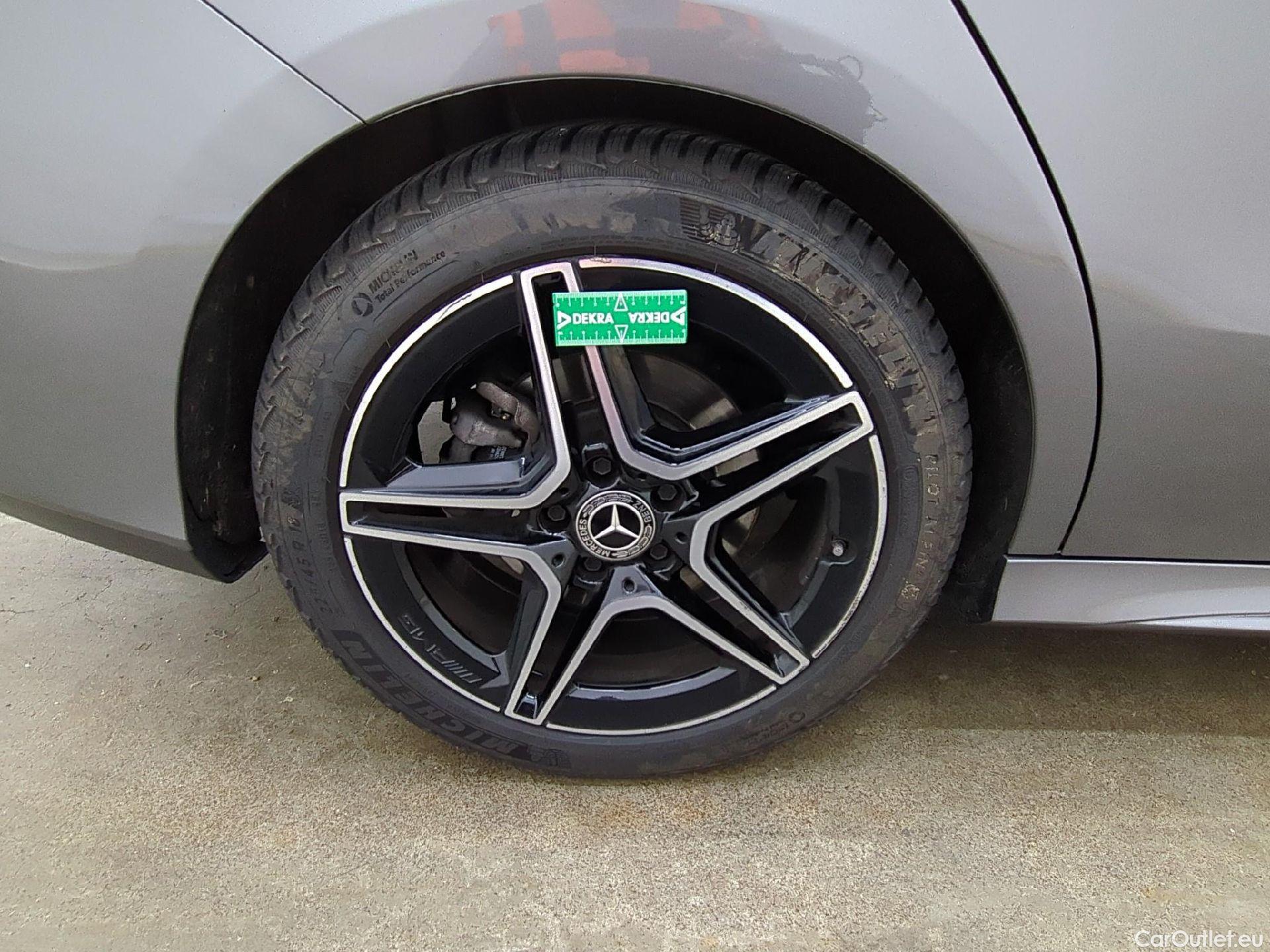  Mercedes  CLA-Klasse MERCEDES-BENZ CLA Shooting Brake / 2019 / 5P / Break CLA 200 d AMG Line BA8 #10