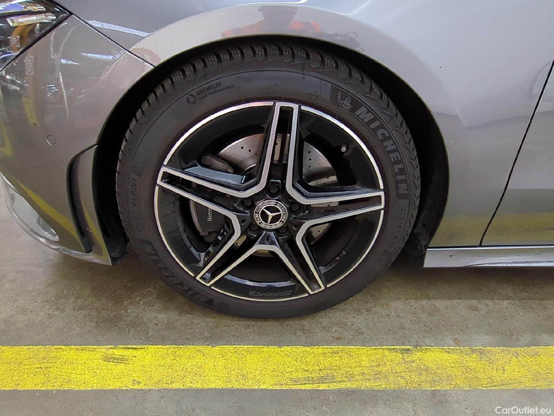  Mercedes  CLA-Klasse MERCEDES-BENZ CLA Shooting Brake / 2019 / 5P / Break CLA 200 d AMG Line BA8 #2