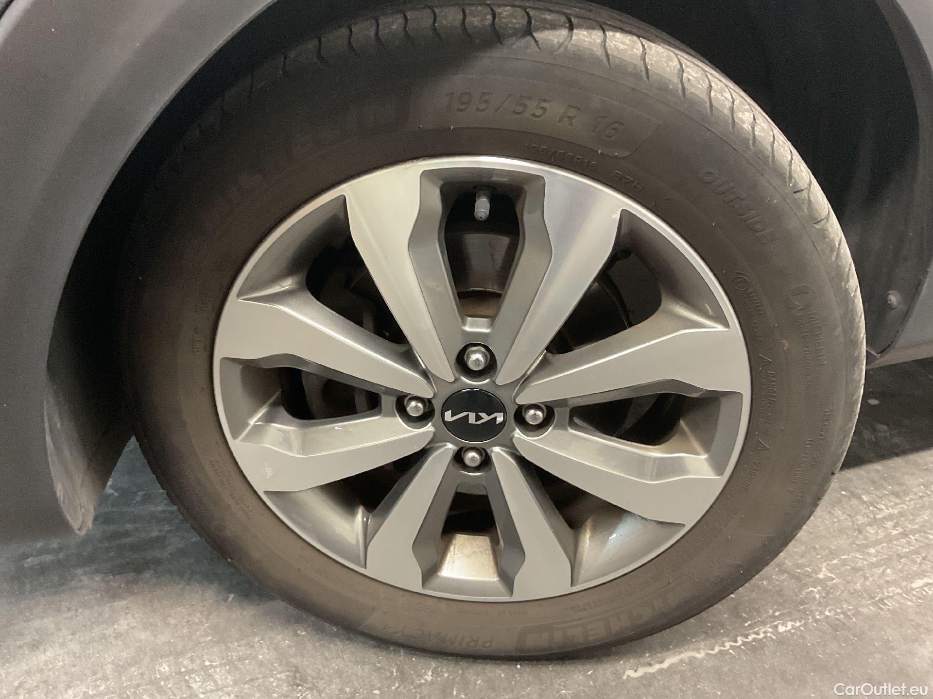  KIA  STONIC Kia,  FL'20, KIA  1.2 Pure 5d #3