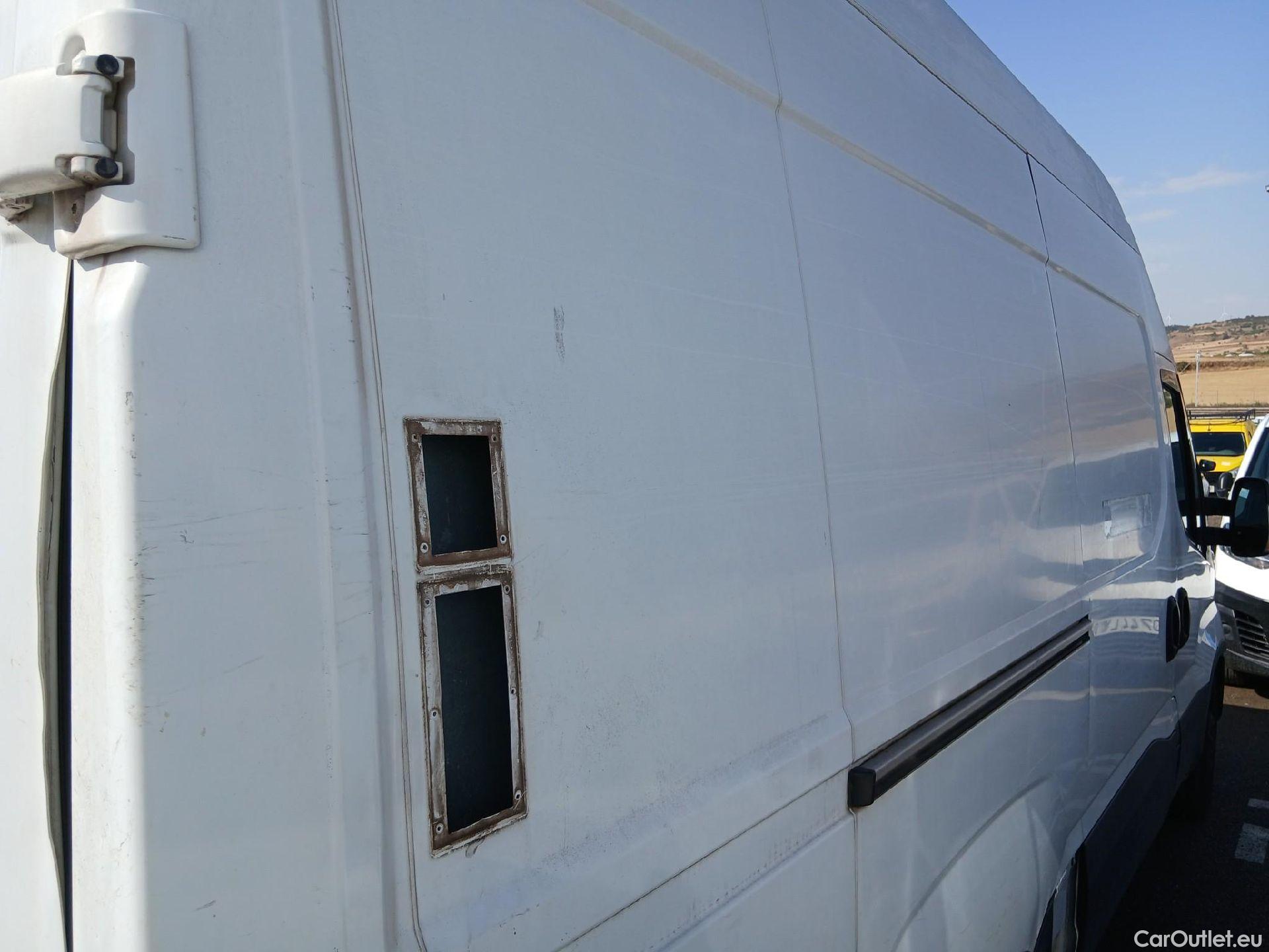  Iveco  Daily IVECO  VU 4p 5G furgón 2.3 TD 35S 14 V 3520L/H3 #32