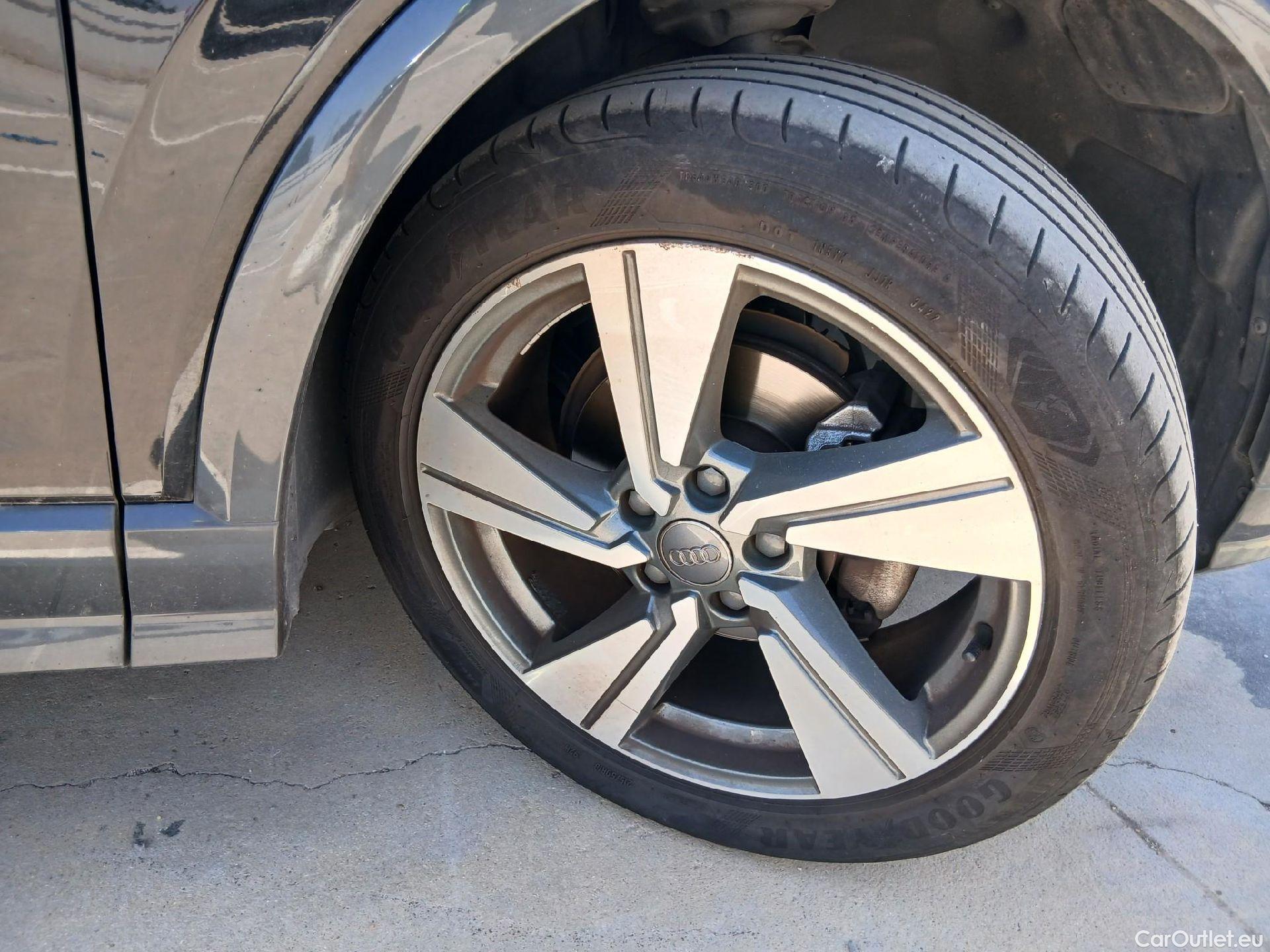  Audi  Q2 AUDI  / 2016 / 5P / todoterreno Design 30 TFSI 85kW (116CV) #44