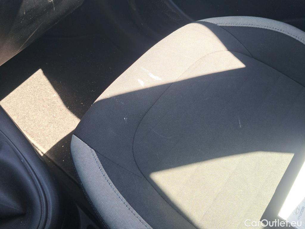  Hyundai  i10 HYUNDAI  / 2020 / 5P / berlina con portón 1.0 Klass #1