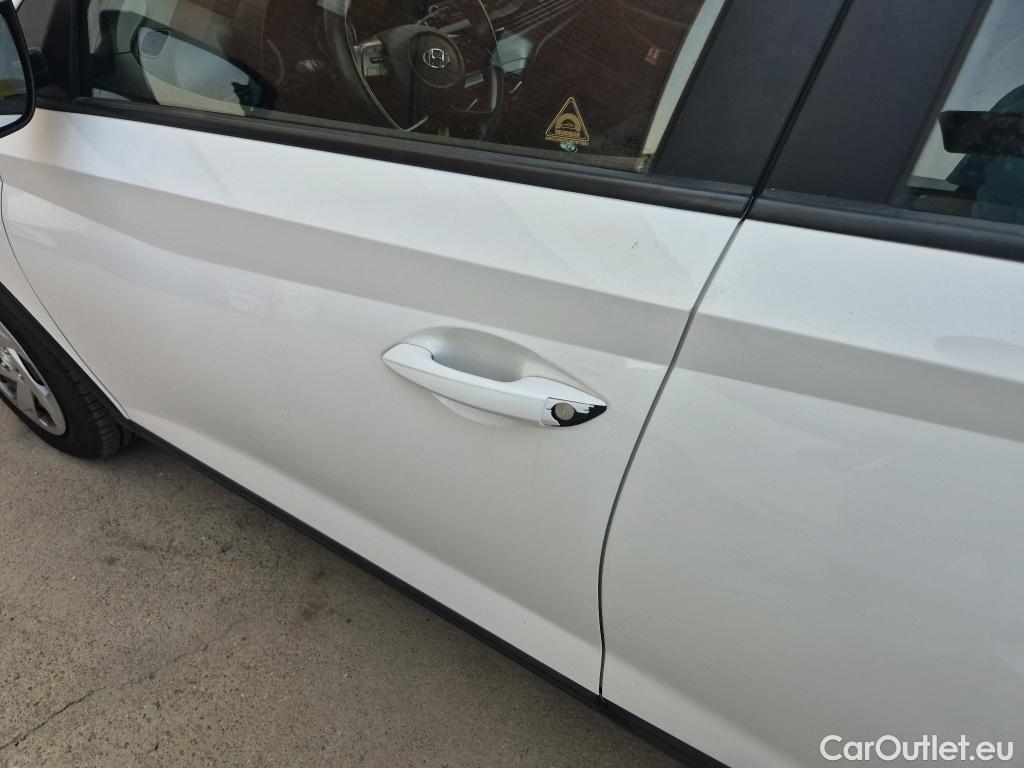  Hyundai  Bayon HYUNDAI  / 2021 / 5P / todoterreno 1.2 MPI Essence #3