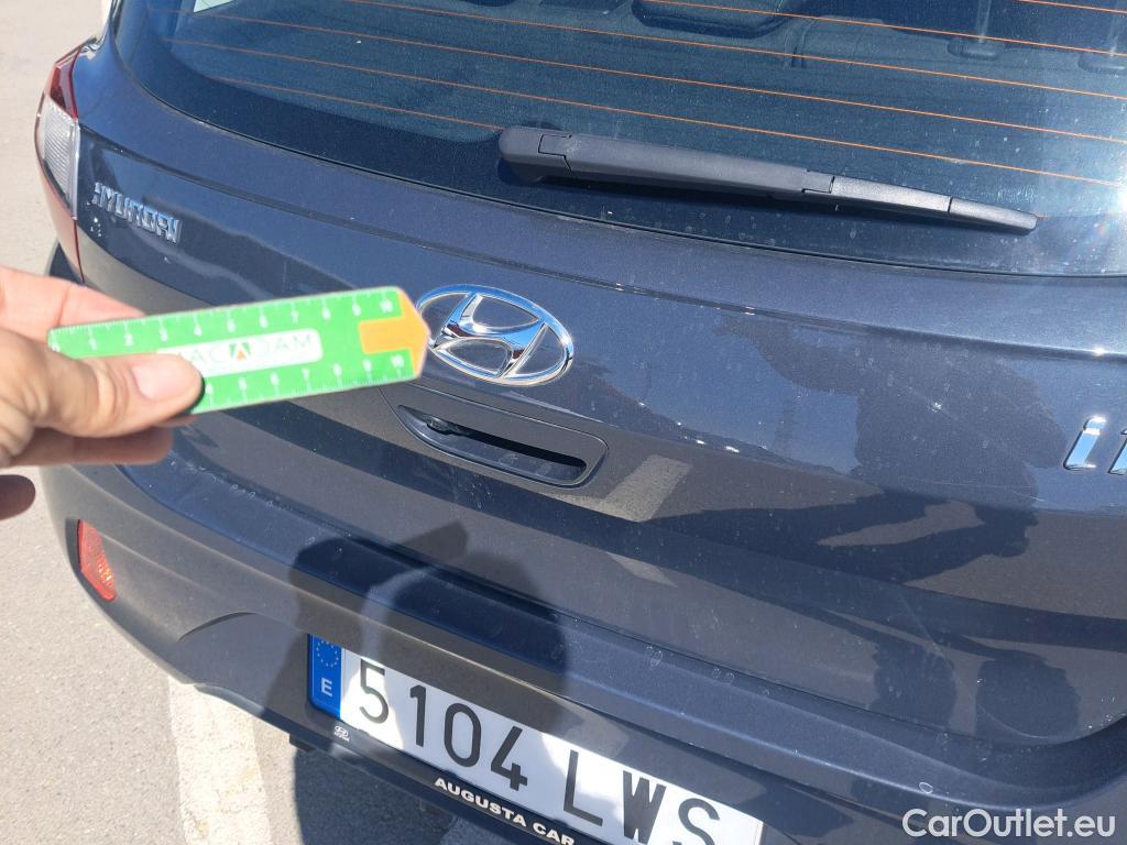  Hyundai  i10 HYUNDAI  / 2020 / 5P / berlina con portón 1.0 Klass #24