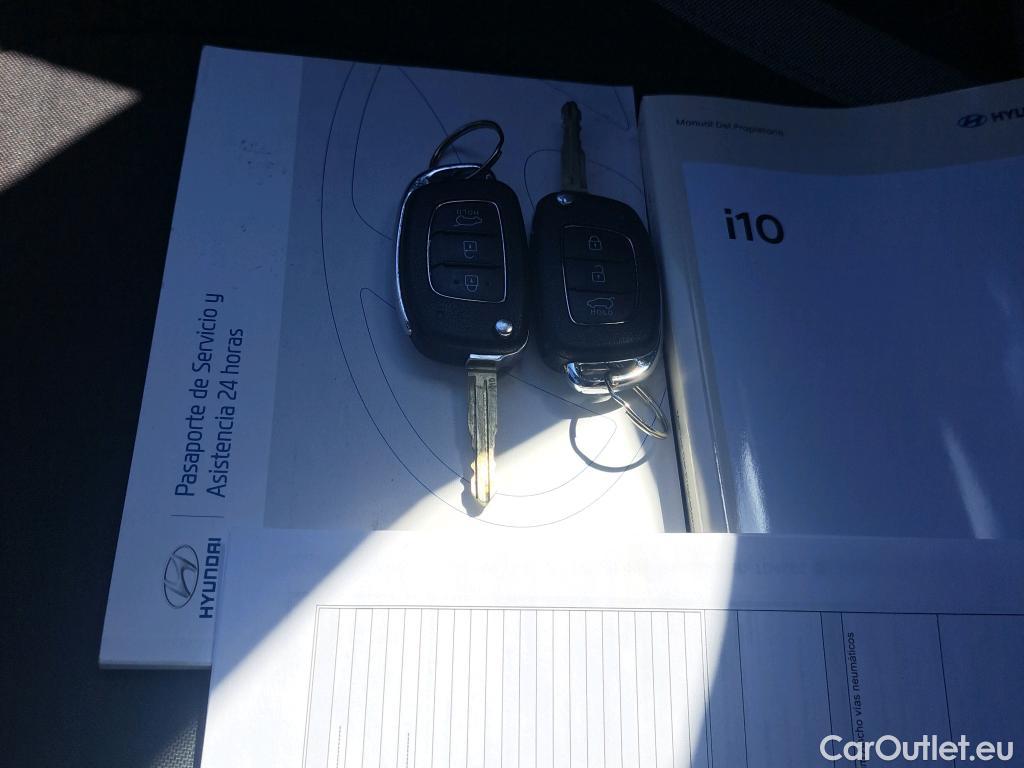  Hyundai  i10 HYUNDAI  / 2020 / 5P / berlina con portón 1.0 Klass #7