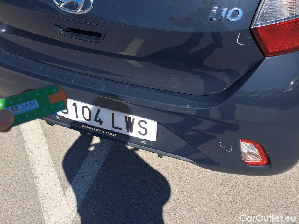  Hyundai  i10 HYUNDAI  / 2020 / 5P / berlina con portón 1.0 Klass #14
