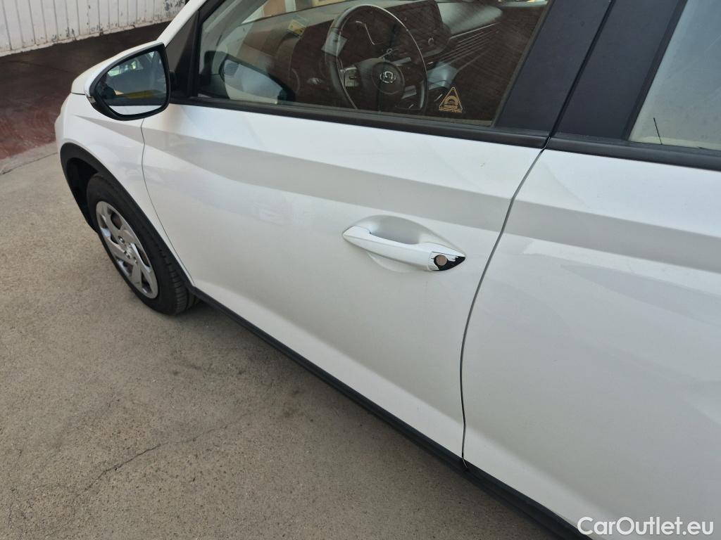  Hyundai  Bayon HYUNDAI  / 2021 / 5P / todoterreno 1.2 MPI Essence #29