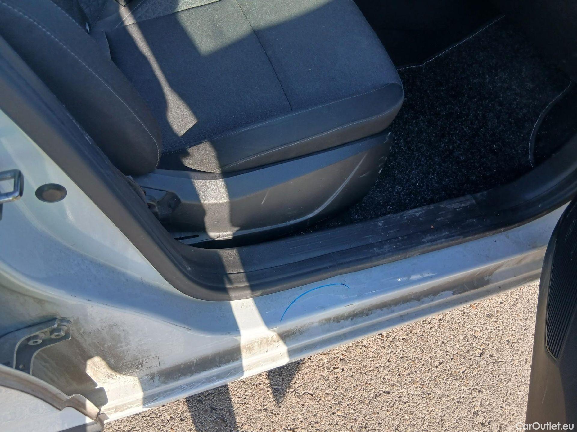  Renault  Clio RENAULT  / 2019 / 5P / berlina con portón Equilibre TCe 67 kW (91CV) #41
