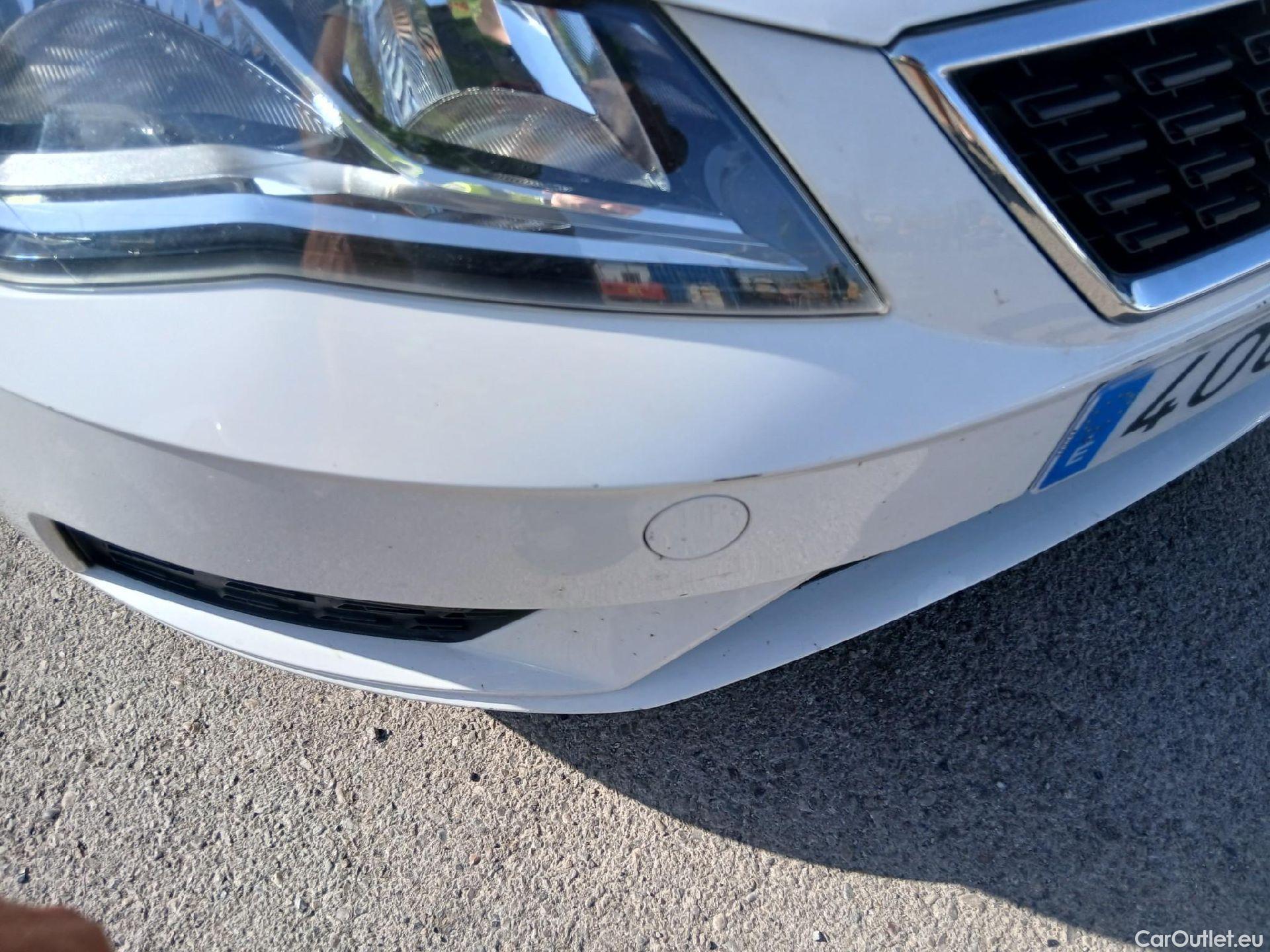  Seat  Leon SEAT León / 2016 / 5P / berlina con portón 1.6 TDI 85kW (115CV) S&S Style Visio Nav(SP) #3