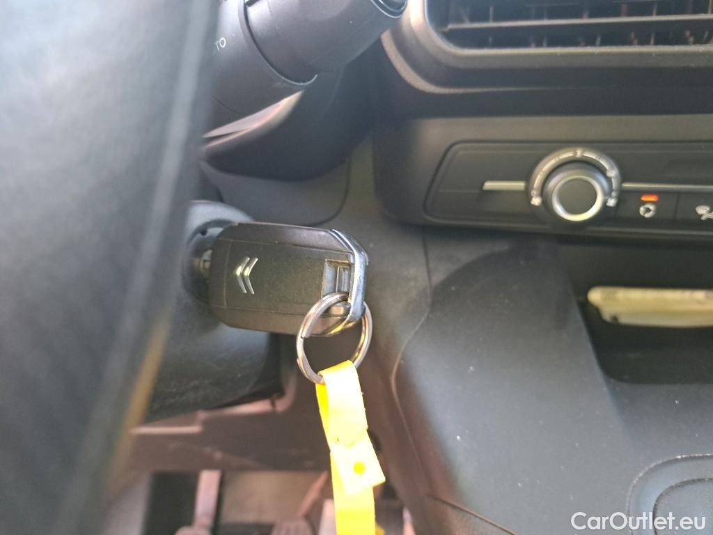  Citroen  Berlingo CITROEN  / 2018 / 3P / furgón derivado de turismo Talla M BlueHDi 100 CONTROL #3