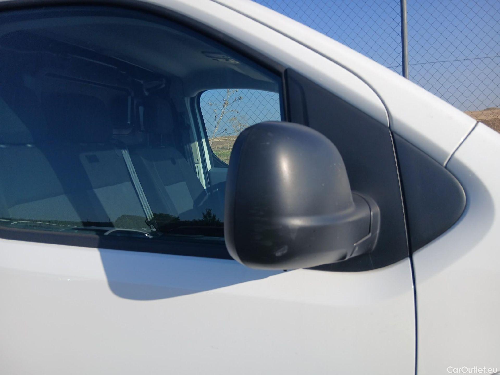 Opel  Vivaro OPEL  / 2019 / 4P / furgón 1.5 Diésel 74kW (100CV) M Std Express (AC) #36