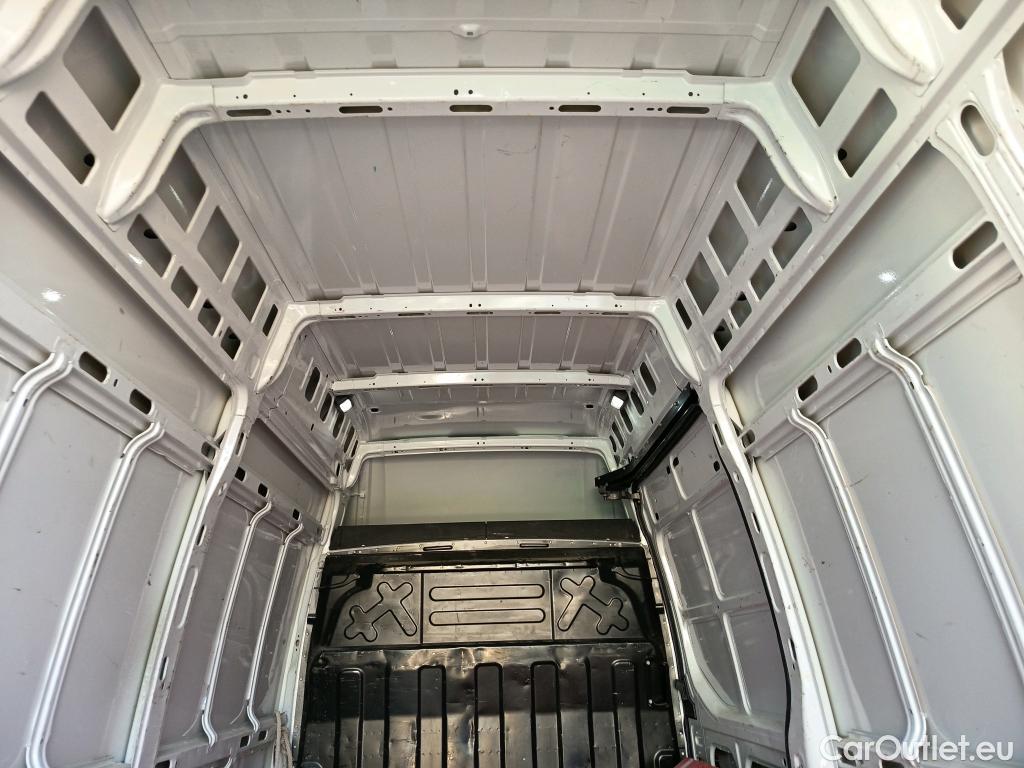  Iveco  Daily IVECO  / 2019 / 4P / furgón 2.3 TD 35S 16 V 3520L/H3 13,4 M3 #22