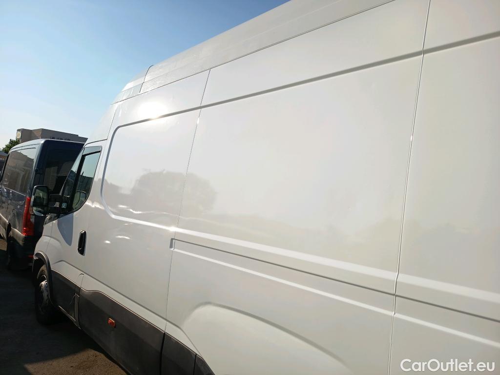 Iveco  Daily IVECO  / 2019 / 4P / furgón 2.3 TD 35S 16 V 3520L/H3 13,4 M3 #32