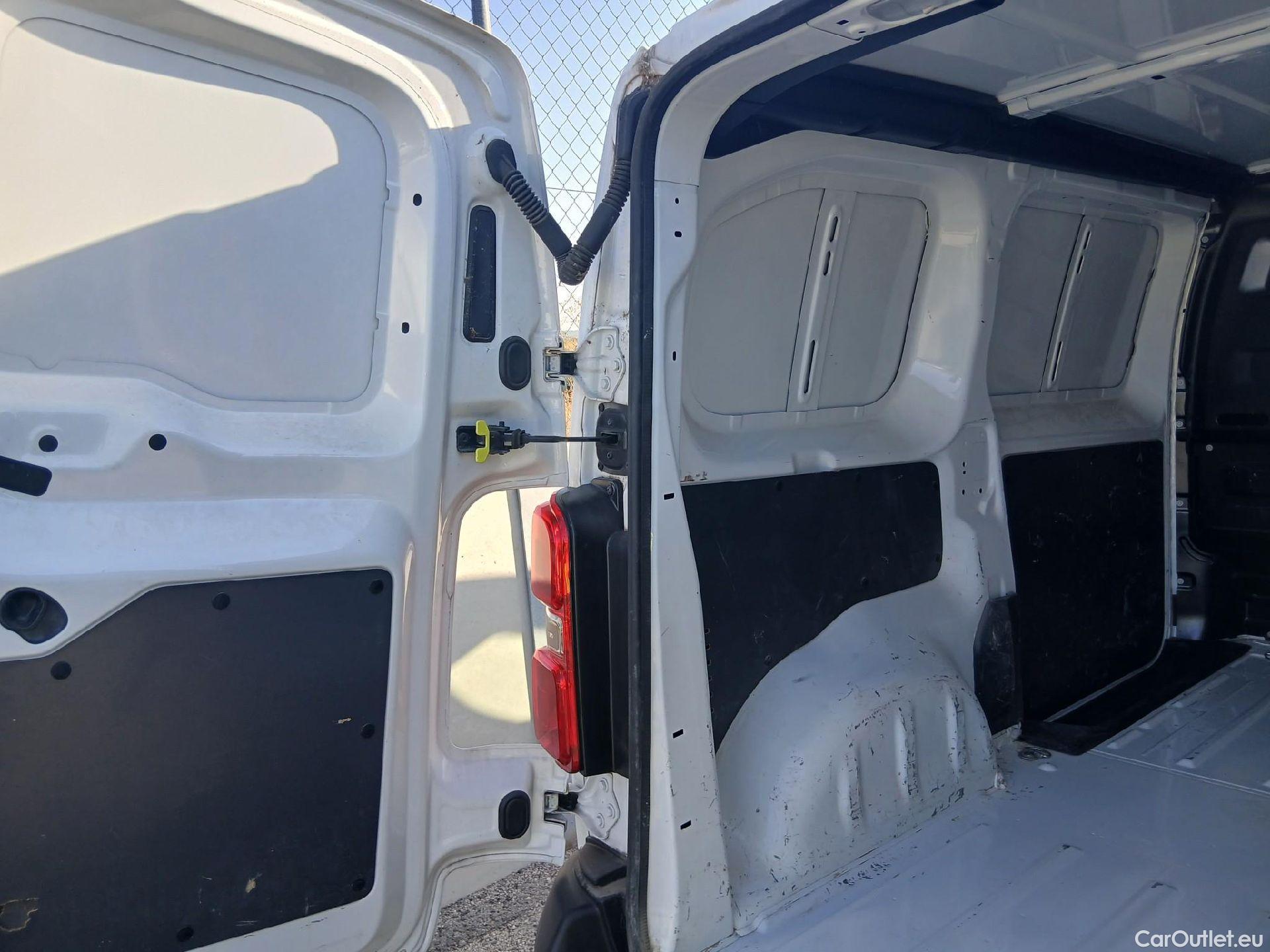  Opel  Vivaro OPEL  / 2019 / 4P / furgón 1.5 Diésel 74kW (100CV) M Std Express (AC) #22