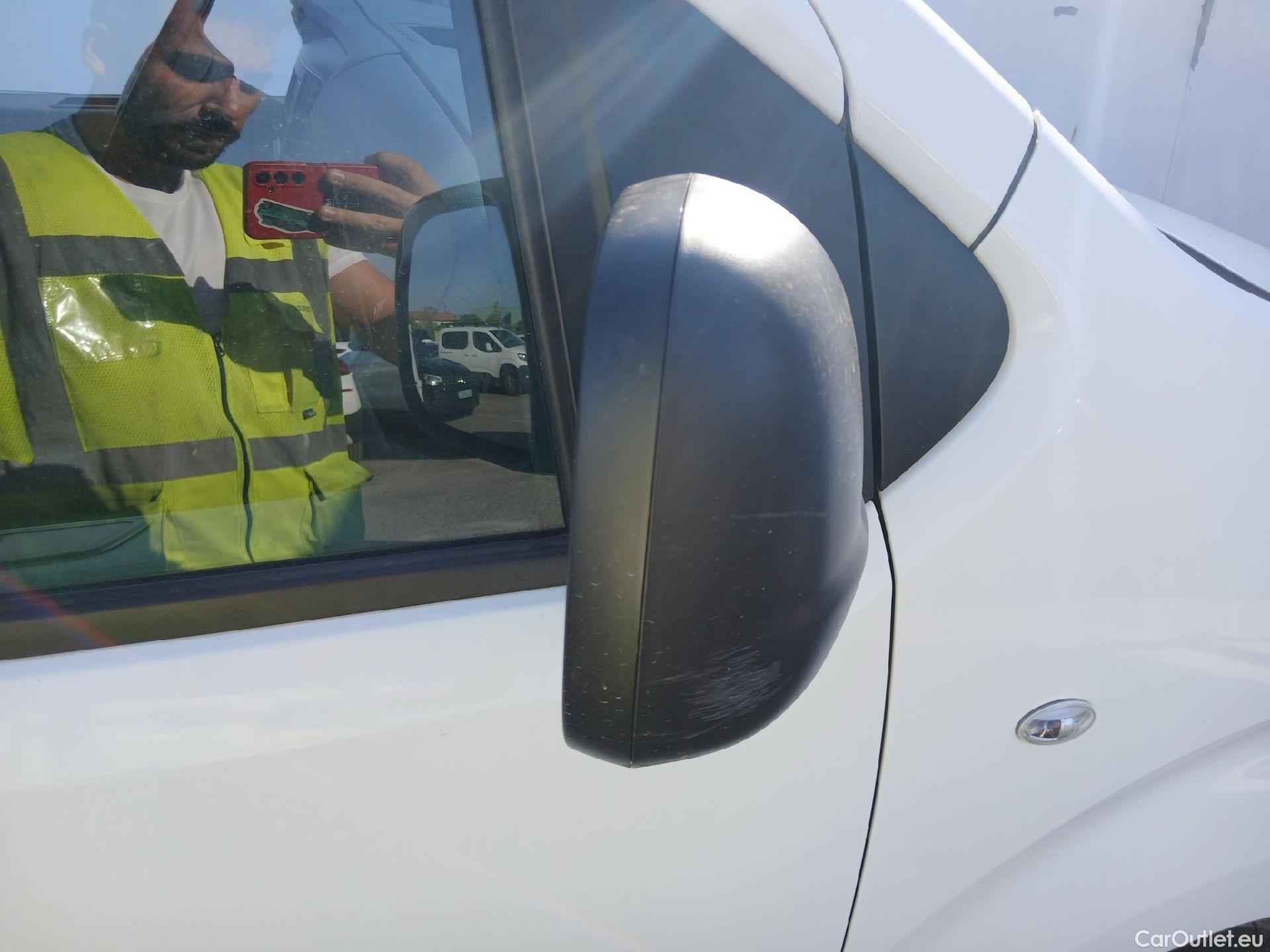 Opel  Vivaro OPEL  / 2019 / 4P / combi 1.5 Diésel 88kW (120CV) M Std Express #24