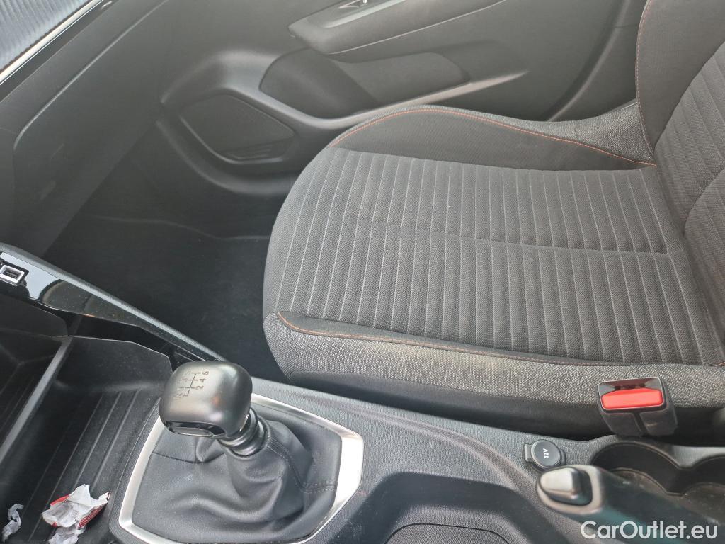  Peugeot  208 PEUGEOT  / 2019 / 5P / berlina con portón BlueHDi 73kW (100CV) Active (CM) #32