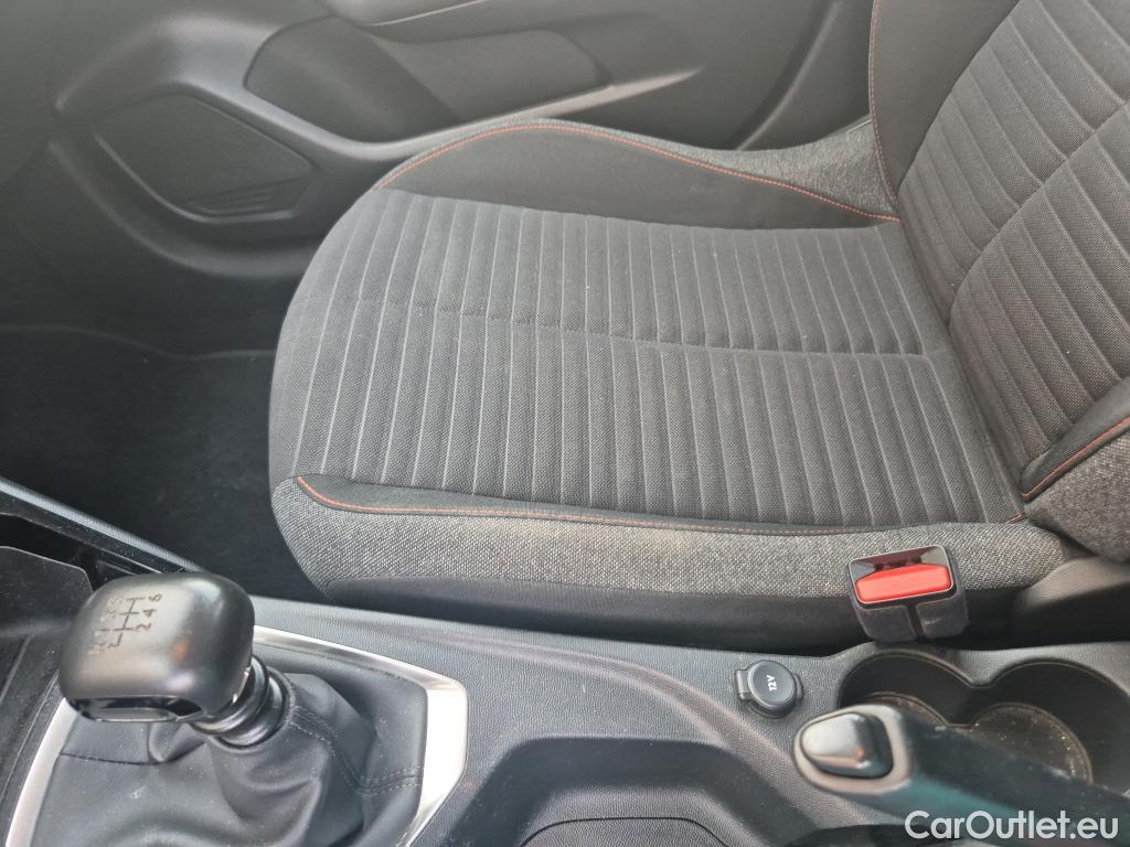  Peugeot  208 PEUGEOT  / 2019 / 5P / berlina con portón BlueHDi 73kW (100CV) Active (CM) #31