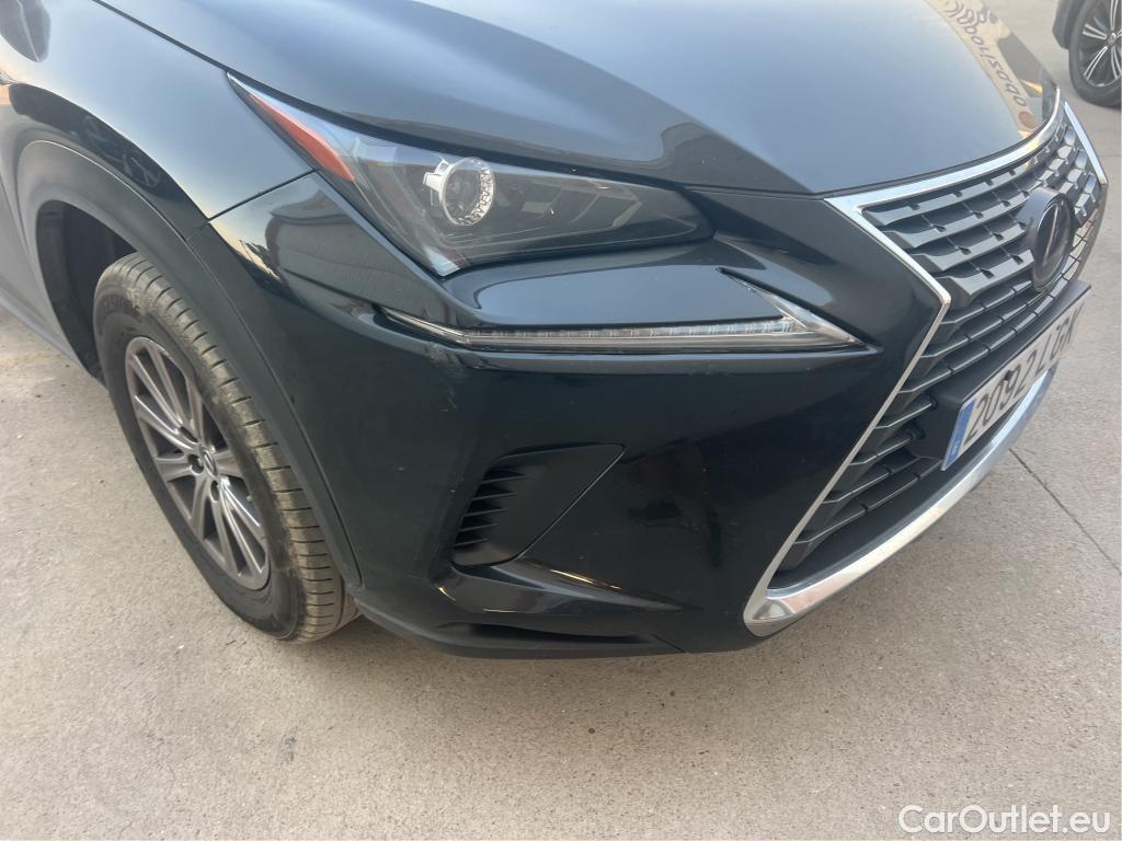  Lexus  NX LEXUS  / 2017 / 5P / todoterreno 2.5 300h Business Navigation 2WD #40