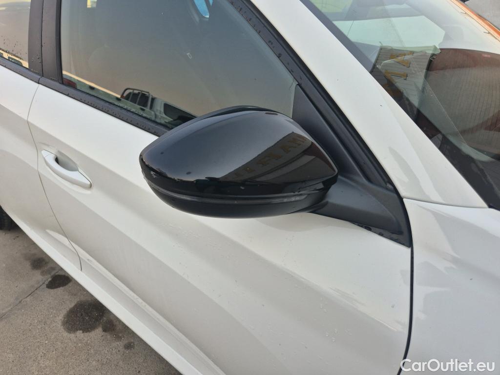  Peugeot  208 PEUGEOT  / 2019 / 5P / berlina con portón BlueHDi 73kW (100CV) Active (CM) #39