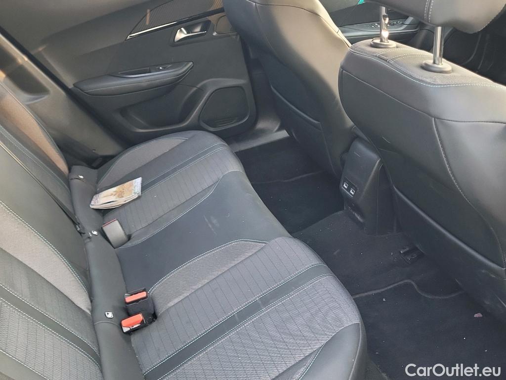  Peugeot  2008 PEUGEOT  / 2019 / 5P / todoterreno Allure Pack Puretech 130 S&S EAT8 (AC2) #43