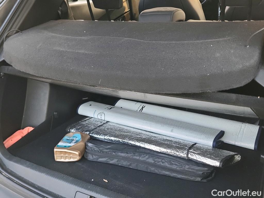  Peugeot  2008 PEUGEOT  / 2019 / 5P / todoterreno Allure Pack Puretech 130 S&S EAT8 (AC2) #42