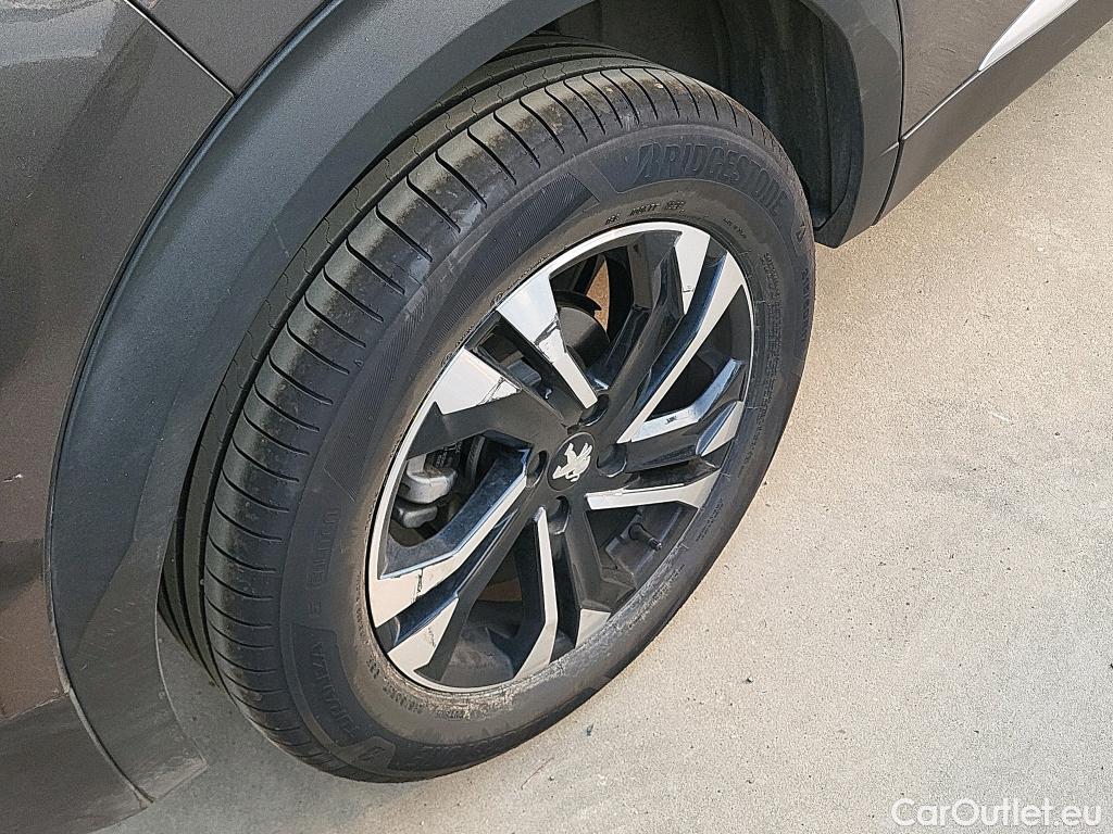  Peugeot  2008 PEUGEOT  / 2019 / 5P / todoterreno Allure Pack Puretech 130 S&S EAT8 (AC2) #3
