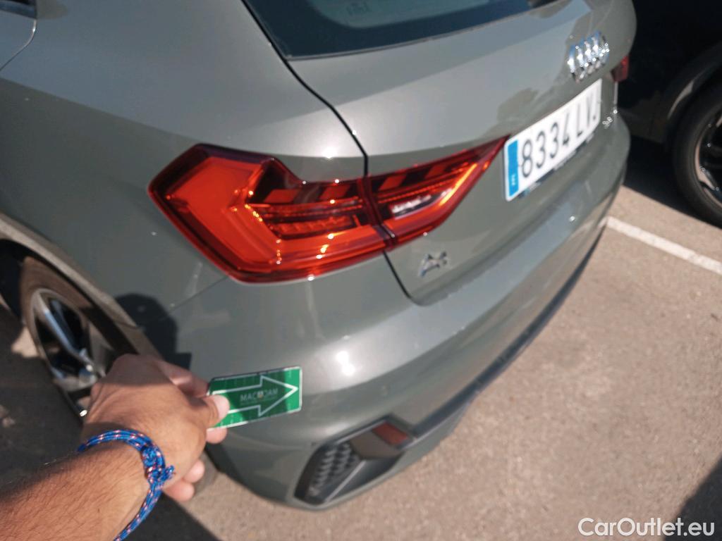  Audi  A1 Sportback AUDI A1 / 2018 / 5P / berlina con portón Sportback Adrenalin 30 TFSI 81kW S tron(SP) #26