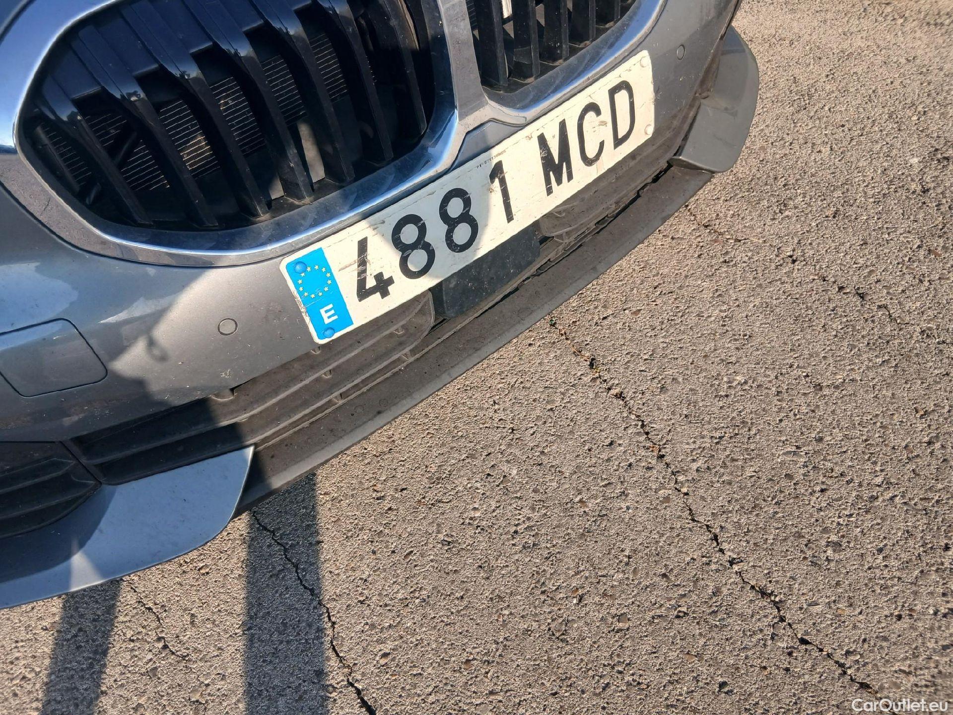  Bmw  Serie 1 BMW  / 2019 / 5P / berlina con portón 118i Corporate Auto. (AC2) #5
