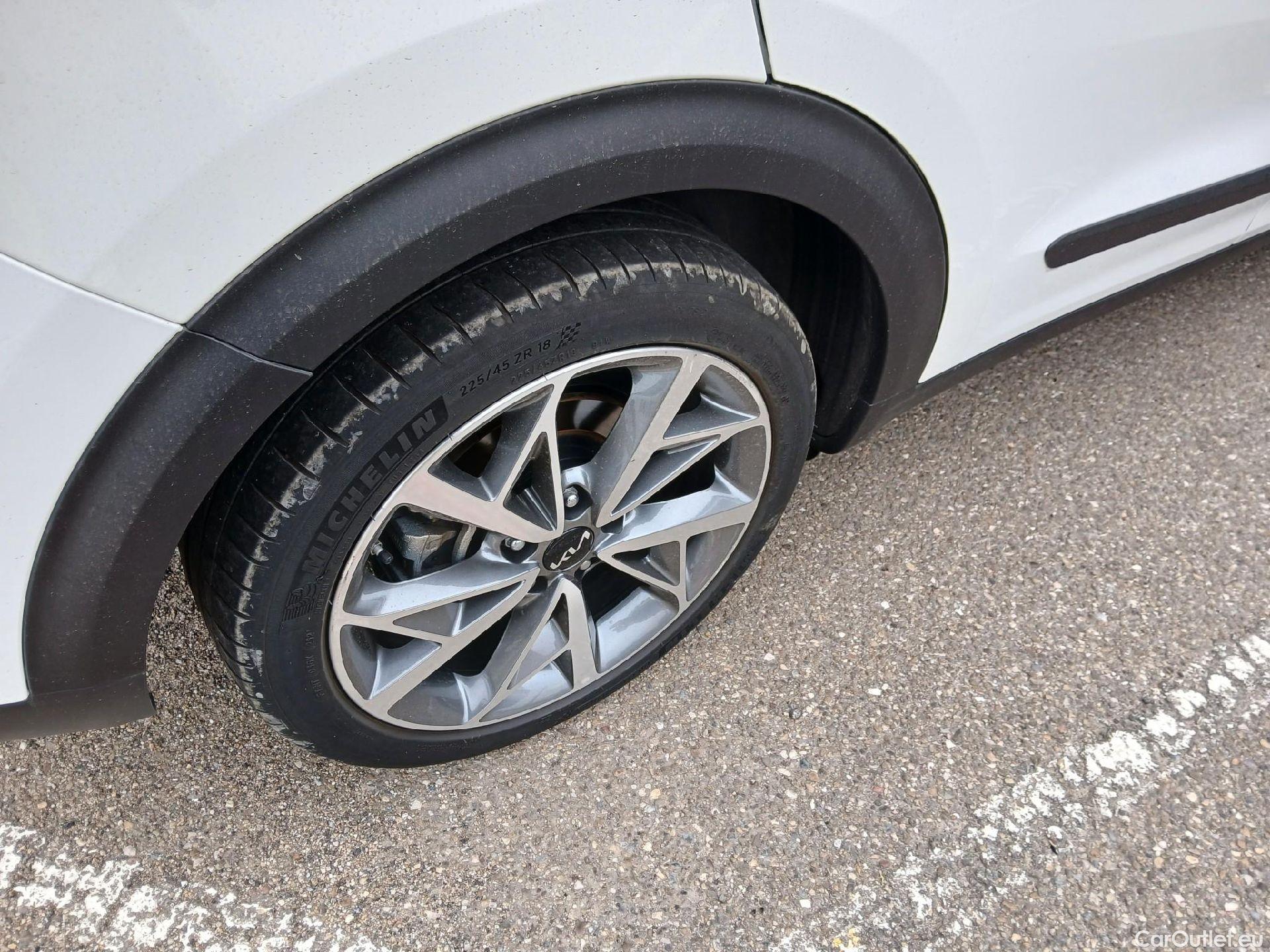  KIA  Niro KIA  / 2019 / 5P / crossover 1.6 GDi HEV 104kW (141CV) Emotion (AC) #14
