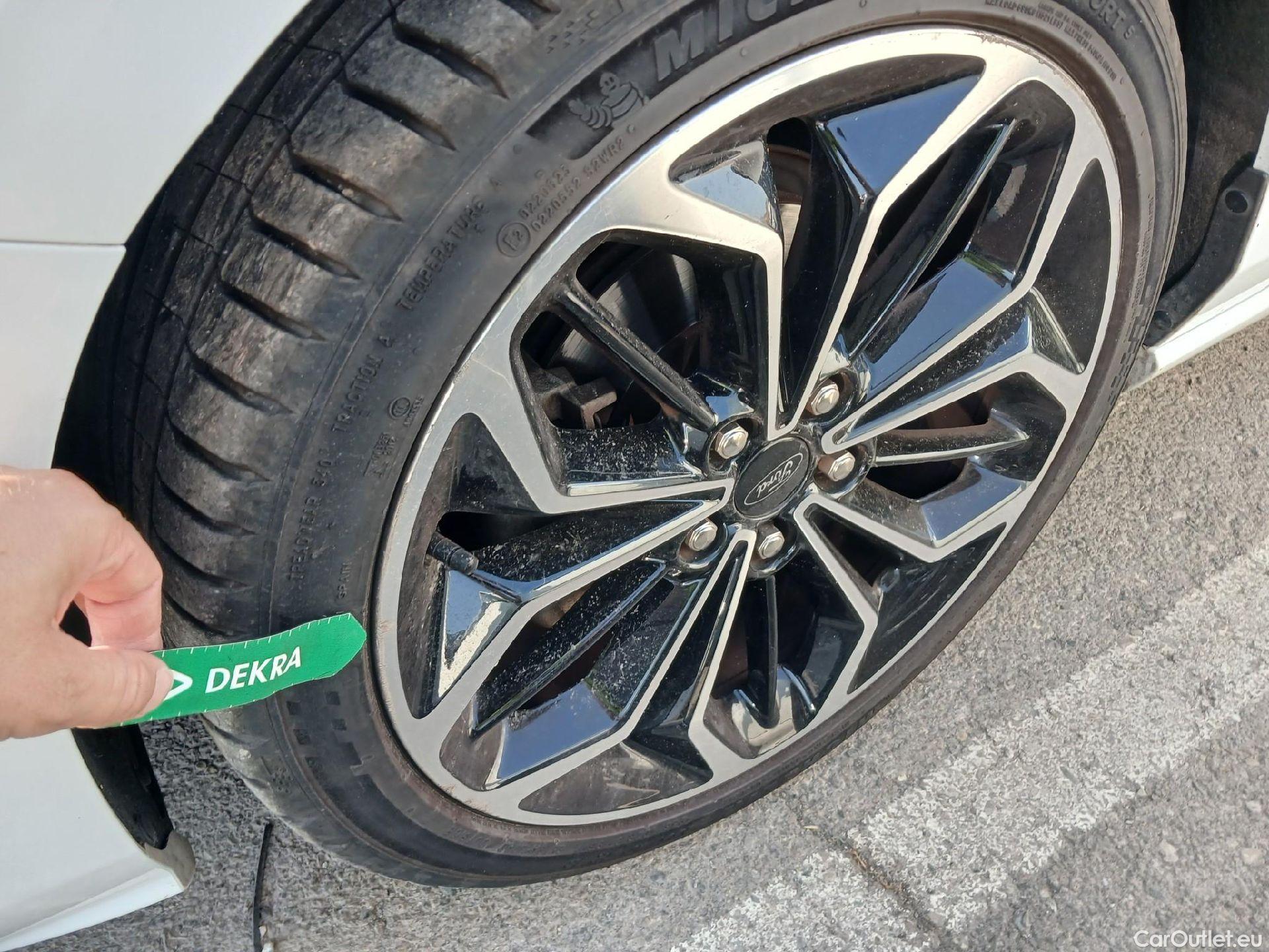  Ford  Focus FORD  / 2018 / 5P / berlina con portón 1.0 Ecoboost MHEV 92kW ST-Line #6