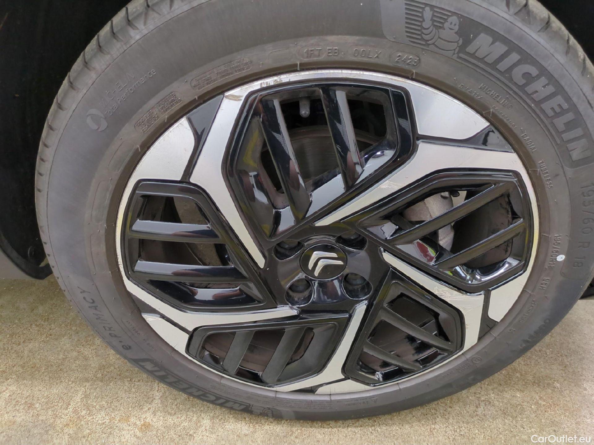  Citroen  C4 CITROEN  X / 2022 / 4P / Berline PureTech 130 S&S EAT8 Shine #6